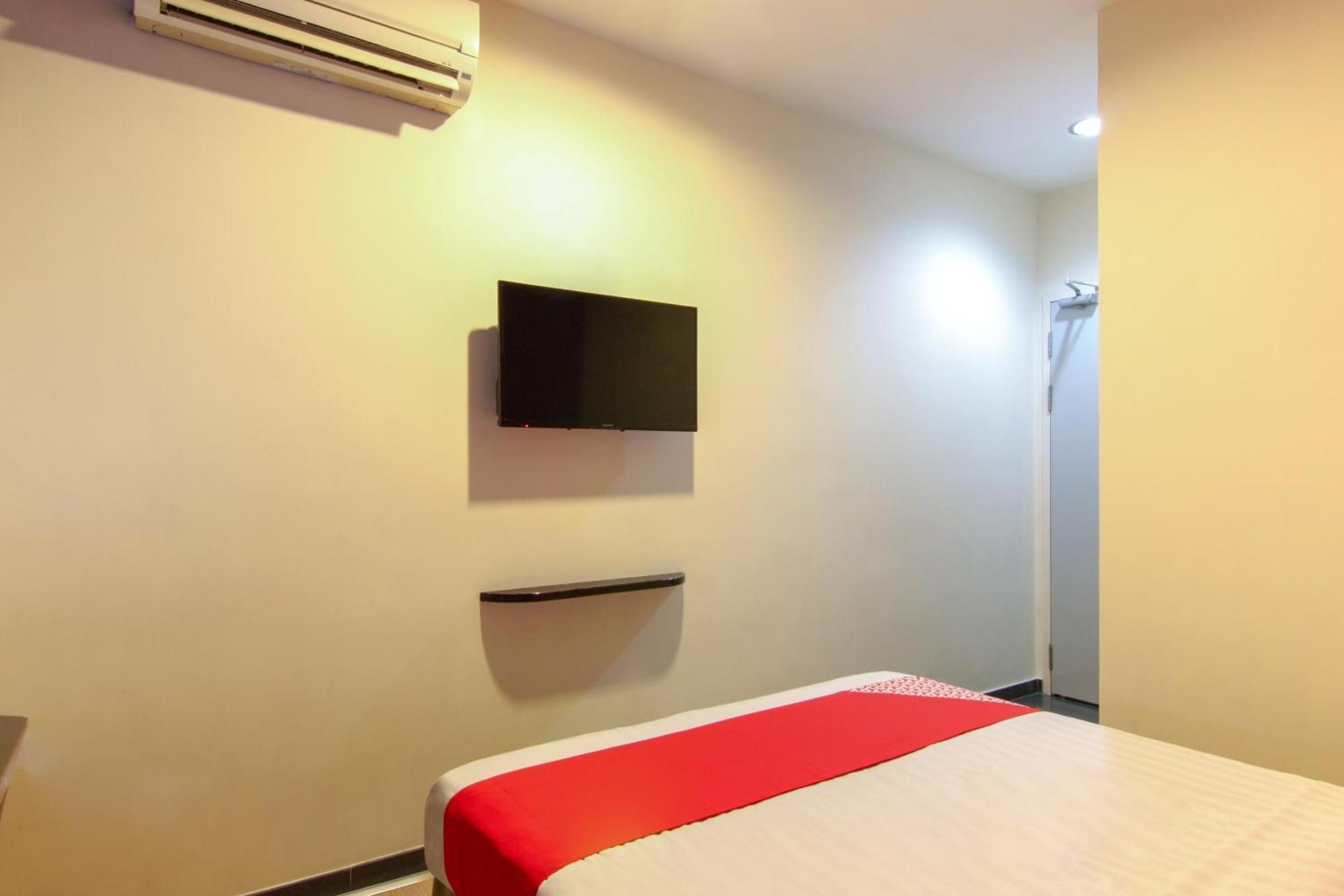 Super Oyo 43930 Hotel Esplanade SDK Exterior foto